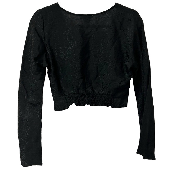 Kirious NWT Women’s Bell Sleeve Satin Twist Front Crop Top‎ Blouse  Sz M - Picture 3 of 8